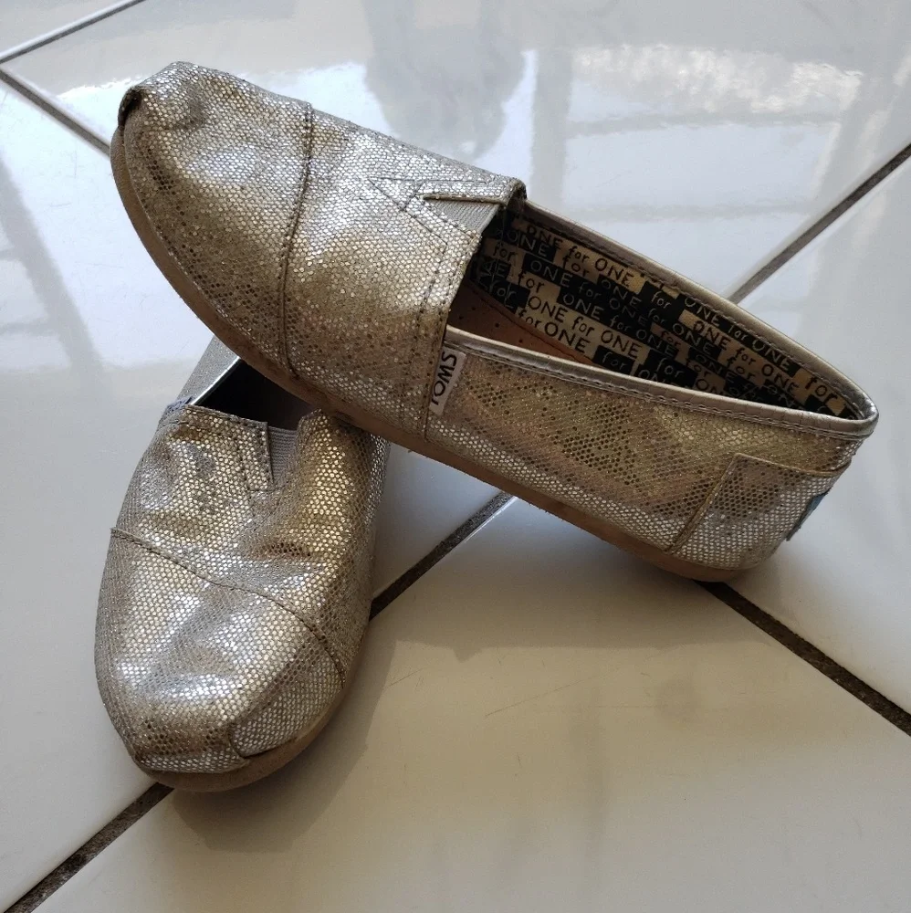 Girls 6 womens 7.5 sparkle glitter silver toms